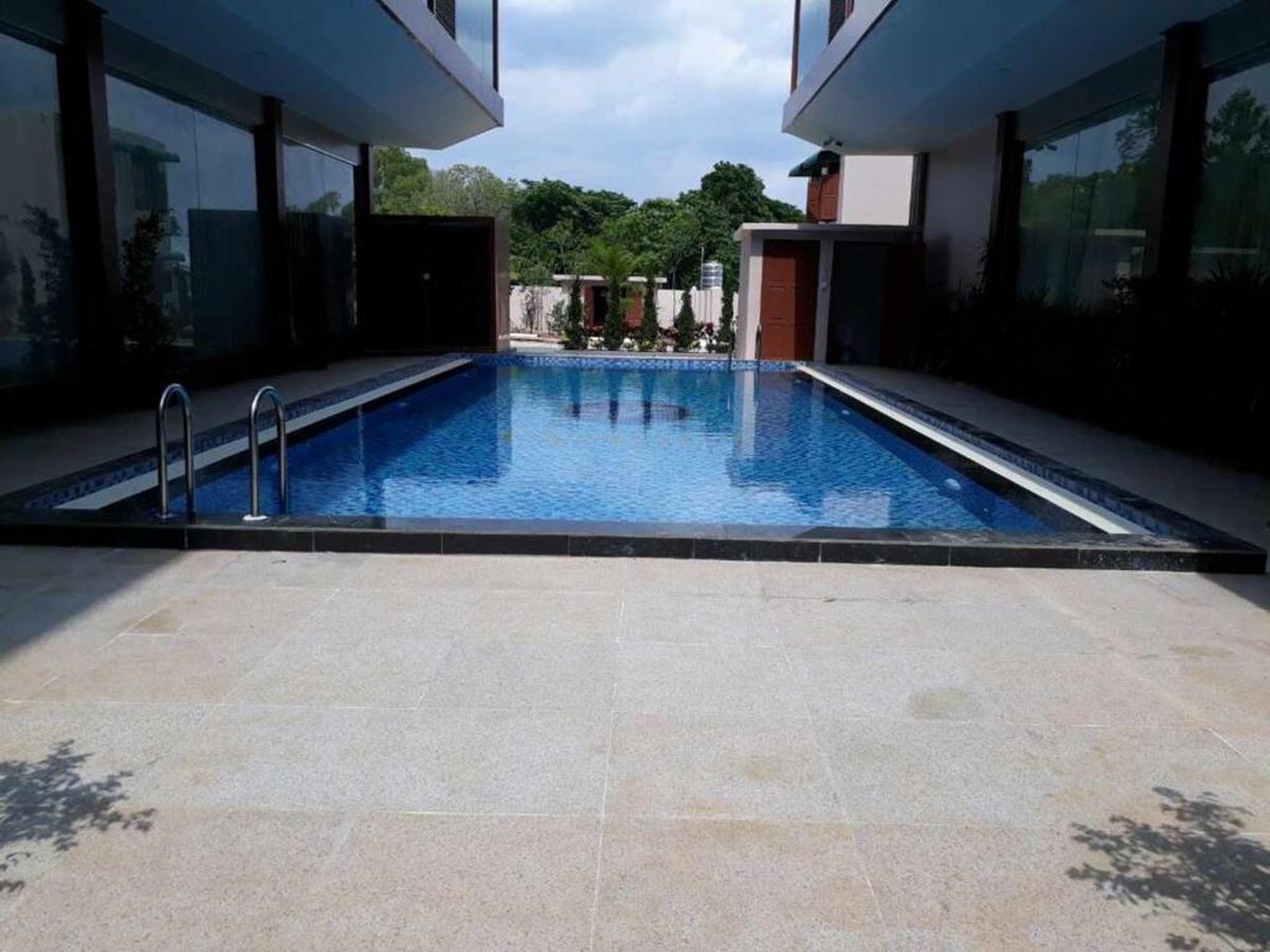 Famous Hotel Loikaw Exterior foto